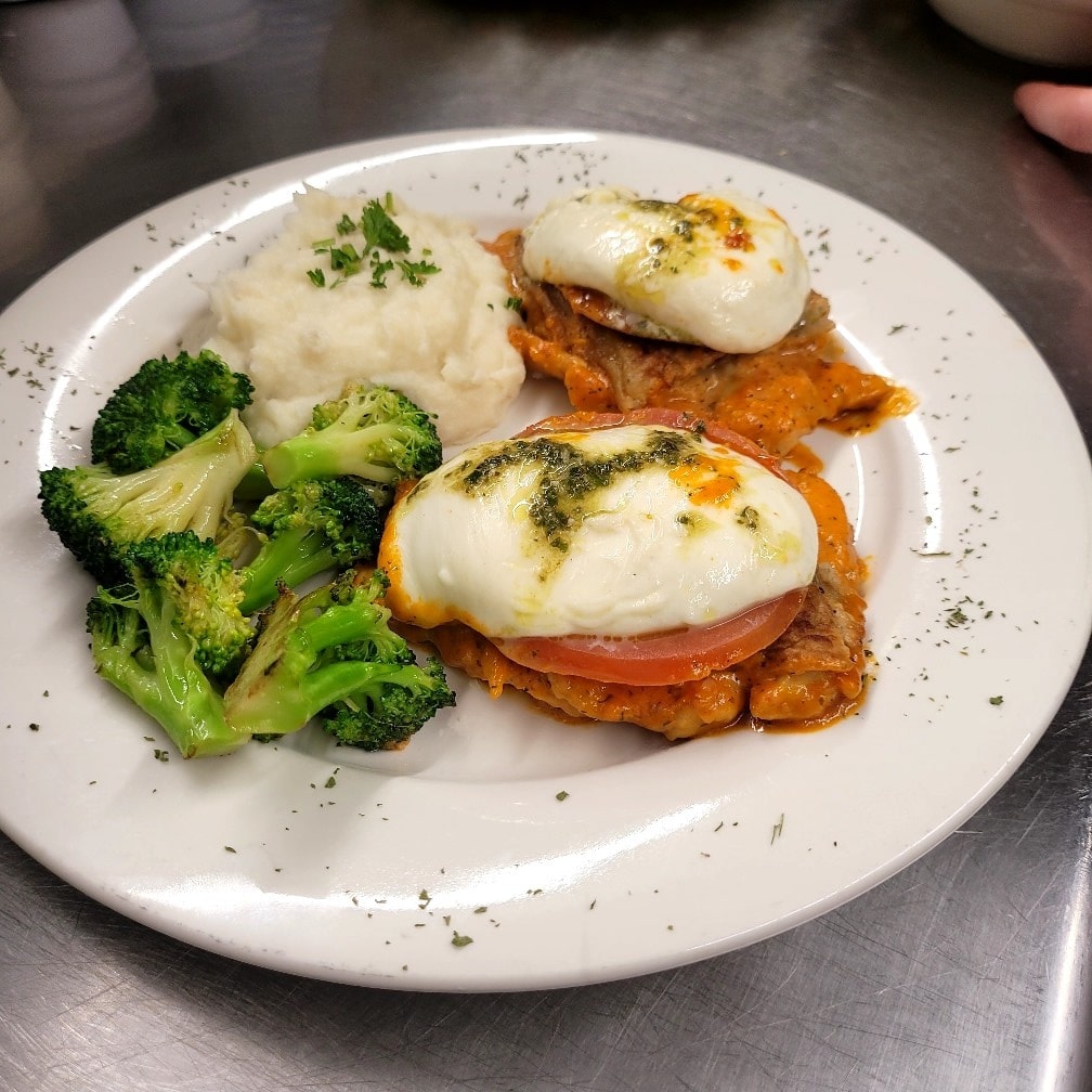 Sammy's Restaurant Serves Chicken in Westbrook, CT 06498